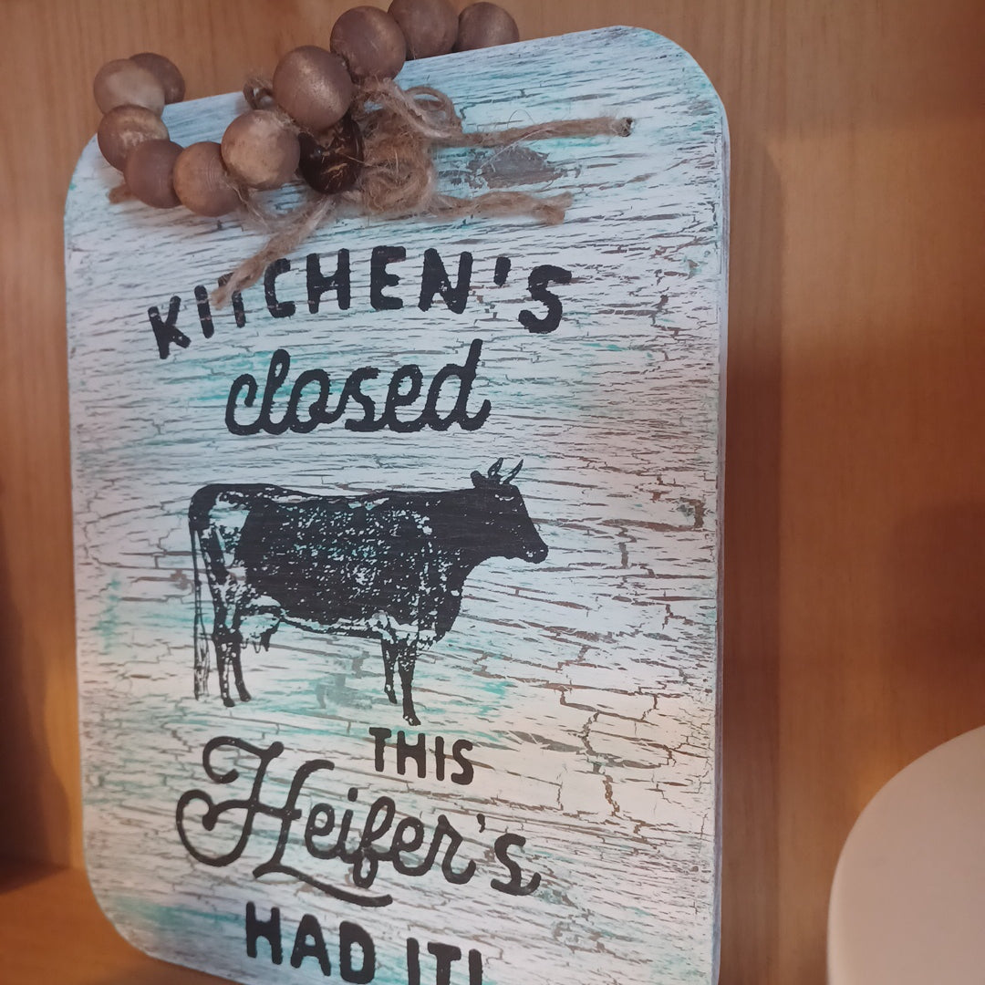 Kitchens closed sign