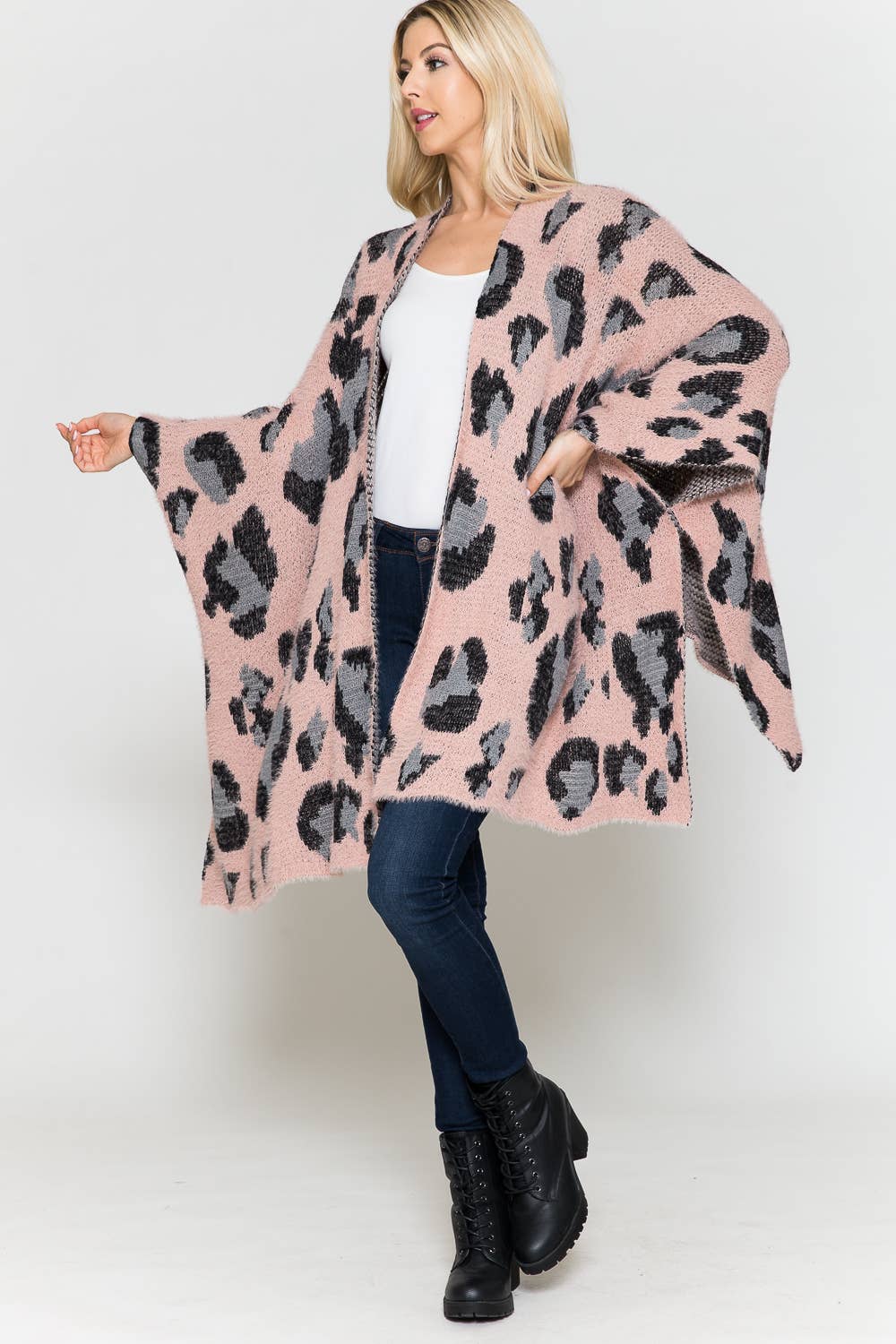 Chloe's Leo || Eyelash Detailed Leopard Print Kimono