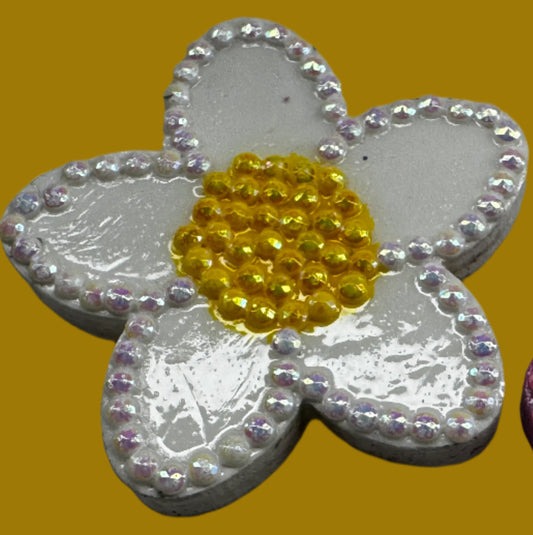 White Daisy Magnet
