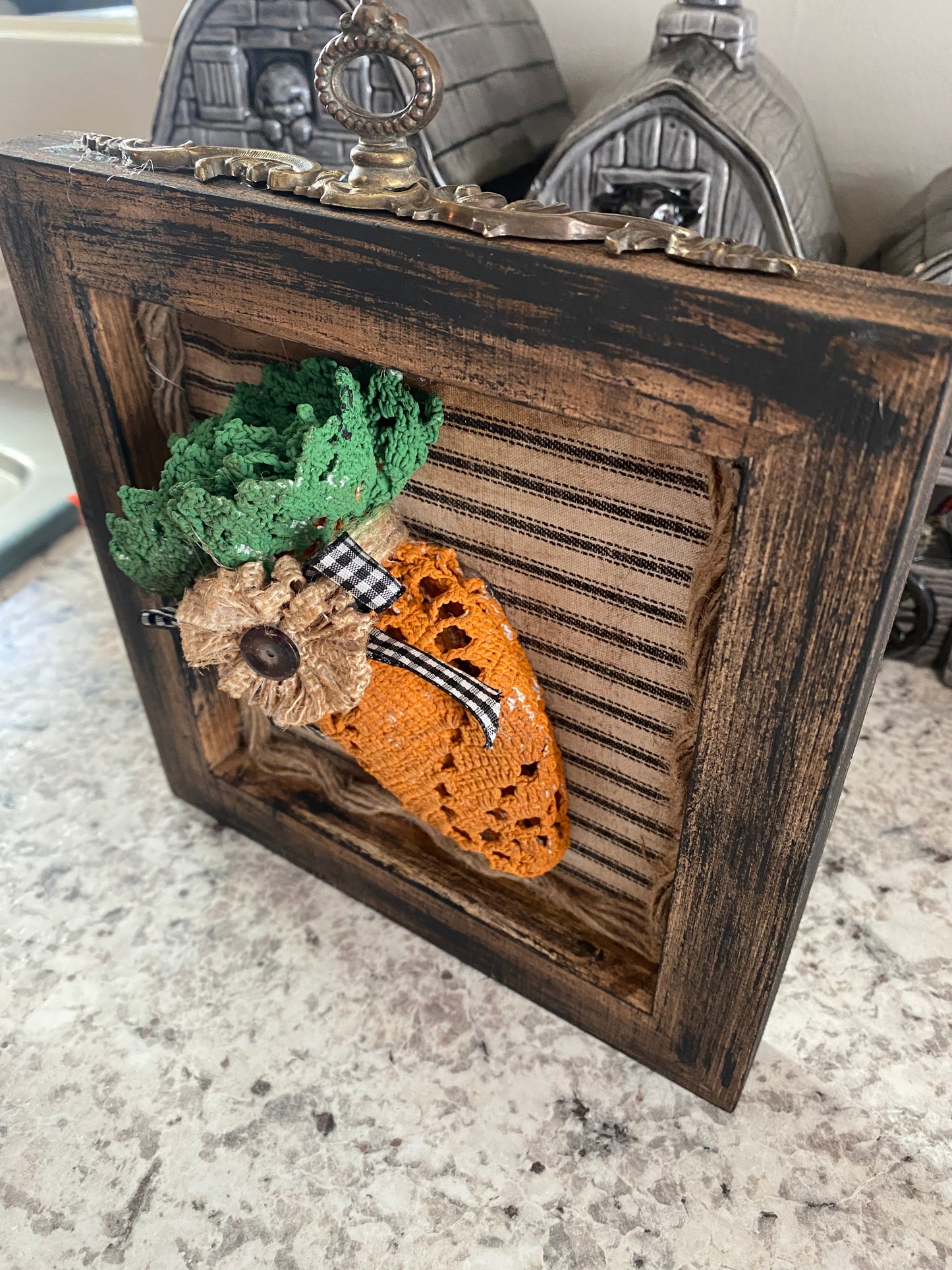 Wood framed carrot shelf sitter