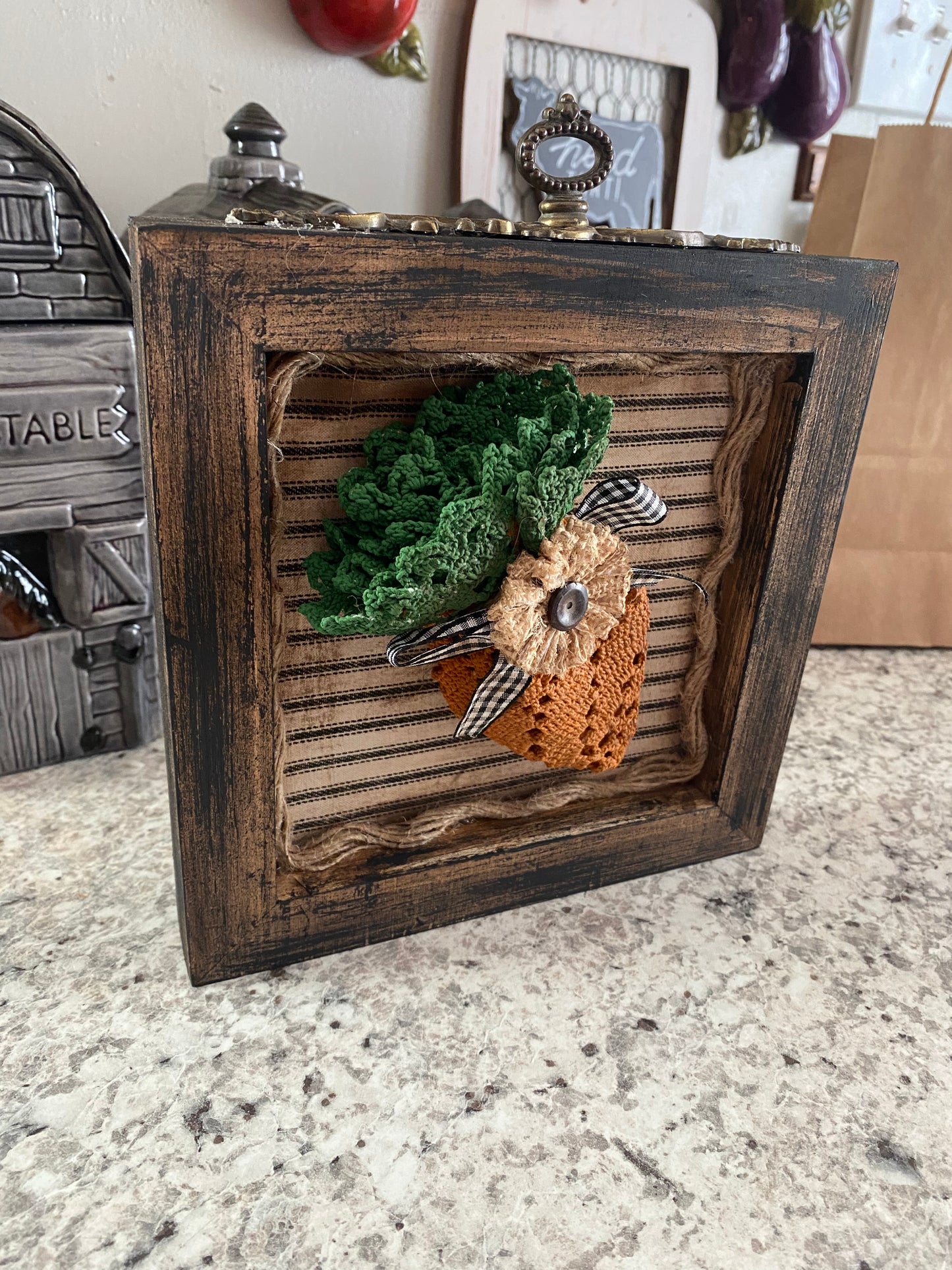 Wood framed carrot shelf sitter