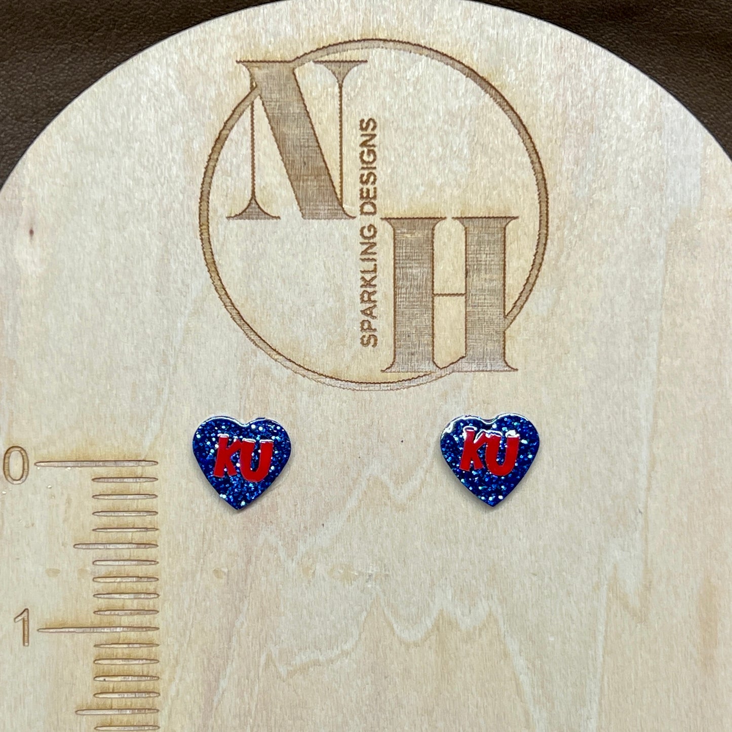 KU Stud Earrings - blue hearts/red vinyl