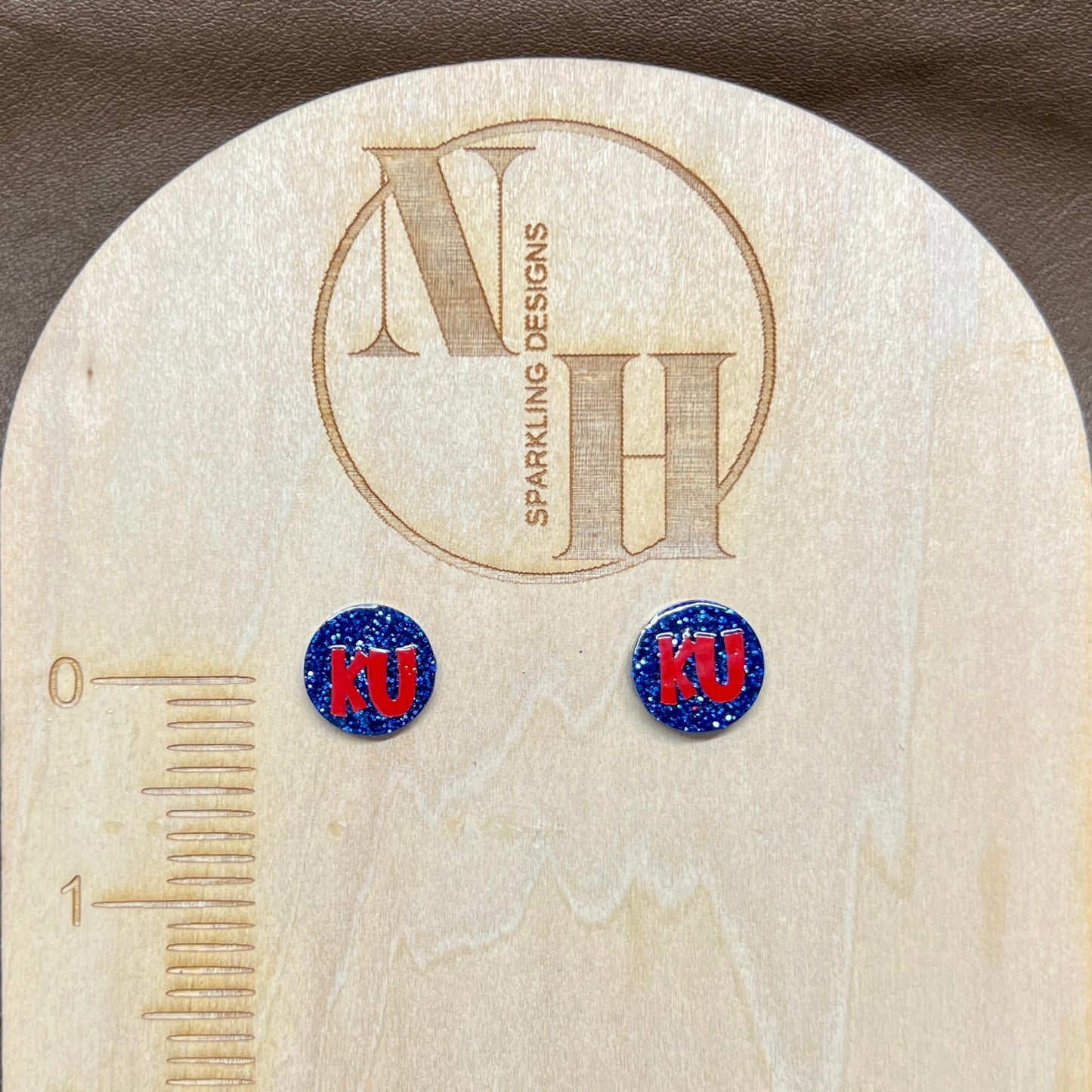 KU Stud Earrings - blue circle/red vinyl